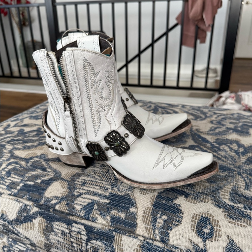 Chic White Ankle Boots with Embroidery and Studs